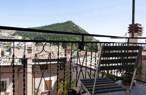 Ovindoli House | HOLIDAY HOME Mìrame 2min. from the historic center, renovated romantic and elegant