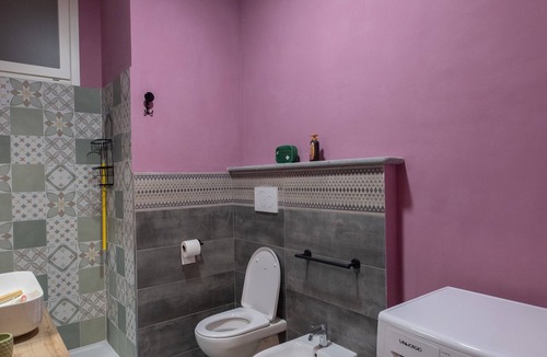 Capodimonte House | Holiday Home 'Monet 90mwifiparkingnetflix' with Balcony, Wi-Fi and Air Conditioning