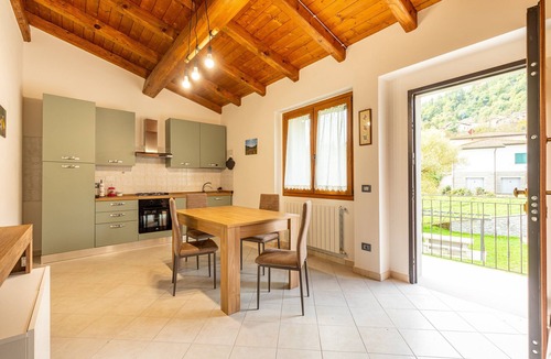 Firenzuola House | Holiday Home 'Numero 2' with Shared Garden