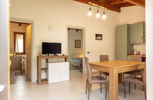 Firenzuola House | Holiday Home 'Numero 2' with Shared Garden