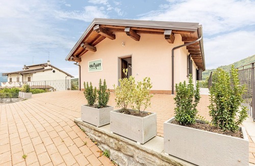 Firenzuola House | Holiday Home 'Numero 2' with Shared Garden