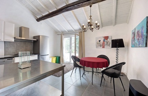 Pietrabruna Apartment | Holiday Home 'Paradies Ligurien' with Mountain View, Shared Pool and Wi-Fi