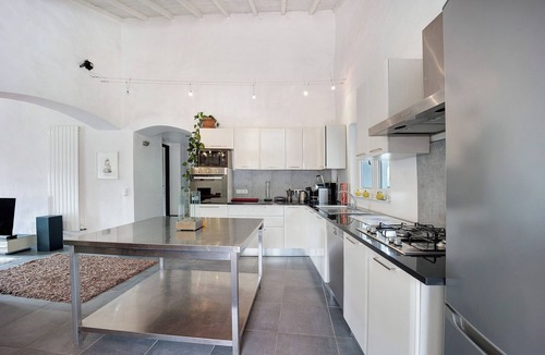 Pietrabruna Apartment | Holiday Home 'Paradies Ligurien' with Mountain View, Shared Pool and Wi-Fi