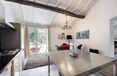 Pietrabruna Apartment | Holiday Home 'Paradies Ligurien' with Mountain View, Shared Pool and Wi-Fi
