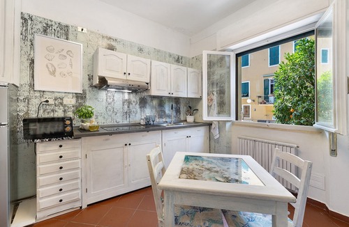 Pietra Ligure House | Holiday Home 'Pietra Nel Mare' with Sea View, Wi-Fi and Air Conditioning