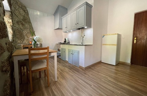Vilar House | Holiday Home 'Unit 1' with Mountain View, Shared Terrace and Wi-Fi