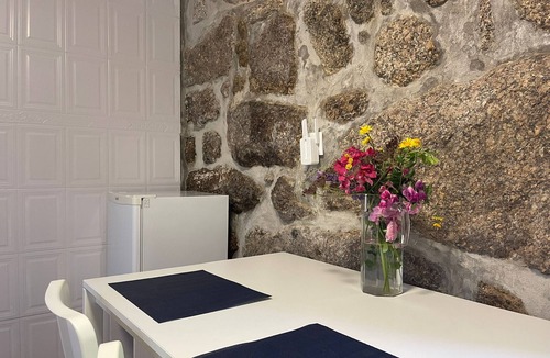 Vilar House | Holiday Home 'Unit 1' with Mountain View, Shared Terrace and Wi-Fi
