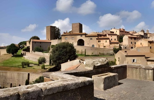 Tuscania House | Holiday home with terrace and garden