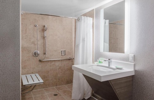 La Mirada Hotel | Holiday Inn La Mirada Buena Park by IHG