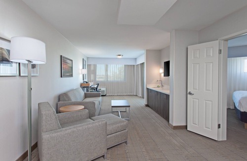 Palmdale Hotel | Holiday Inn Palmdale-Lancaster by IHG