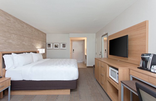 Palmdale Hotel | Holiday Inn Palmdale-Lancaster by IHG