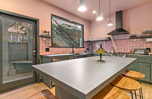 Los Feliz Apartment | Hollywood Chic + Modern Comfort at Griffith Park
