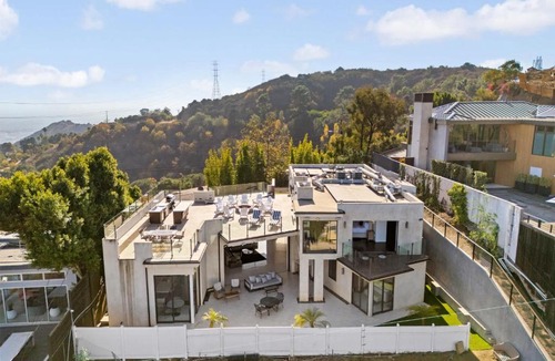 Hollywood Hills Villa | Hollywood Hills 4BR with Rooftop by Colby and Conrad