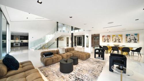 Hollywood Hills West Villa | Hollywood Hills 6BR Luxury Home w Pool, Theater & Panoramic Views