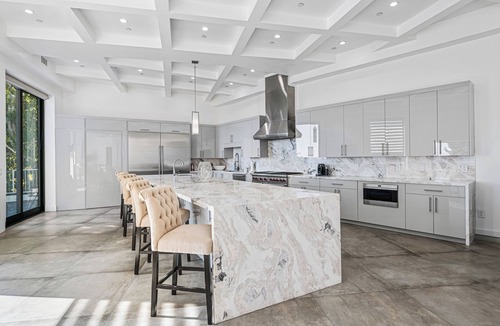 Beachwood Canyon House | Hollywood Hills Mansion: 6000sqft, Rooftop Pool & DTLA Skyline Views!