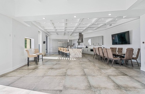Beachwood Canyon House | Hollywood Hills Mansion: 6000sqft, Rooftop Pool & DTLA Skyline Views!