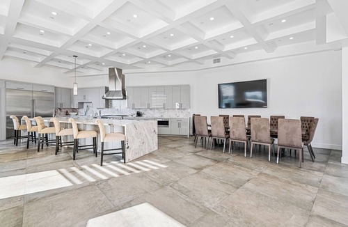 Beachwood Canyon House | Hollywood Hills Mansion: 6000sqft, Rooftop Pool & DTLA Skyline Views!