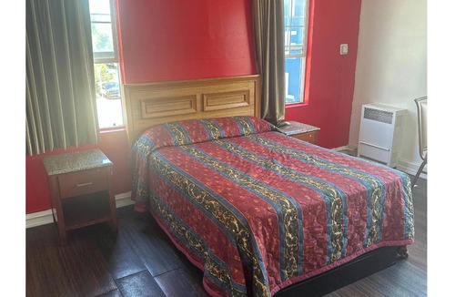 Little Armenia Hotel | Hollywood Roxy Hotel