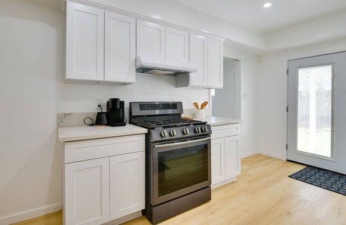 El Rancho House | Home Between Los Angeles & Disney! Patio, Yard