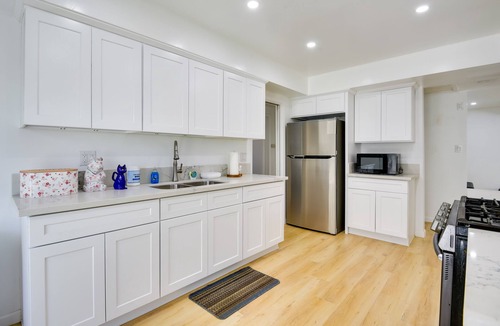 El Rancho House | Home Between Los Angeles & Disney! Patio, Yard