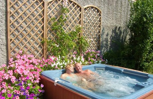Perugia Apartment | Homerez - Appartement for 4 ppl. with shared pool and jacuzzi at Perugia