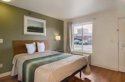 Glendale Hotel | HomeTowne Studios By Red Roof Denver - Glendale/Cherry Creek