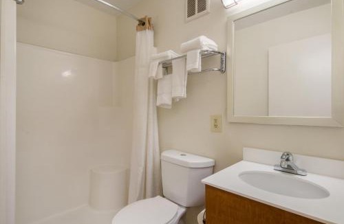 Aurora Hotel | HomeTowne Studios by Red Roof Denver - Airport/Aurora