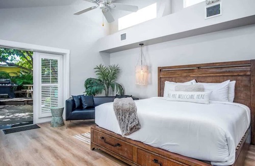 Midtown Apartment | Honeymoon Palm Suite near Higgs Beach