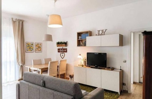 Borghetto Santo Spirito Apartment | Hostdomus - White Star
