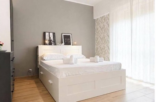 Borghetto Santo Spirito Apartment | Hostdomus - White Star