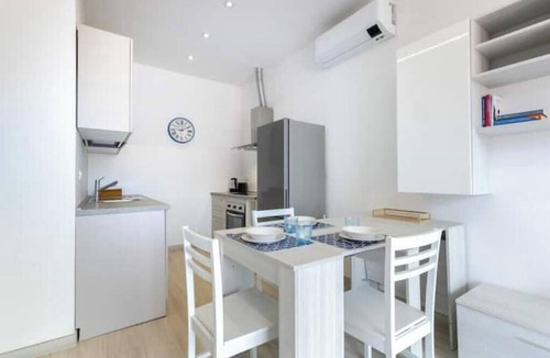 Diano Castello Apartment | Hostdomus - Blumar