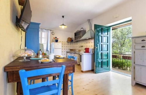 Garlenda House | Hostdomus - Olive & Garden 2