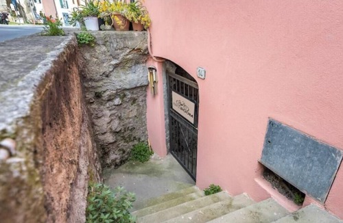 Gorra Apartment | Hostdomus - Outdoor Apartment 2