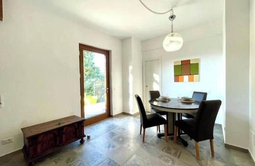 Garlenda Apartment | Hostdomus - The Rock