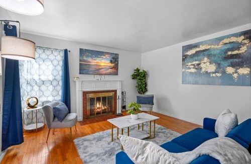 Riverside House | Hot Tub - Pool - FirePit - GameRoom - Sleeps 12!