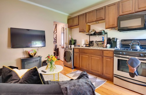 View Park-Windsor Hills Apartment | Hot Tub Relaxation: Studio 4 Mi to SoFi Stadium!