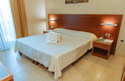 Marina di Citta Sant'Angelo Hotel | Hotel Amico