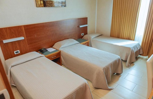Marina di Citta Sant'Angelo Hotel | Hotel Amico