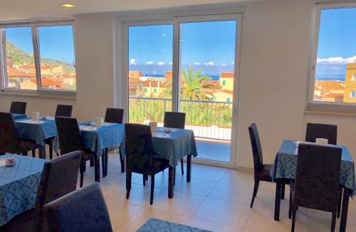 Giglio Porto Hotel | Hotel Bahamas