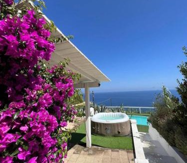 Ventotene Hotel | Hotel Borgo Cacciatori