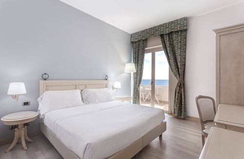 Santa Marinella Hotel | Hotel Cavalluccio Marino