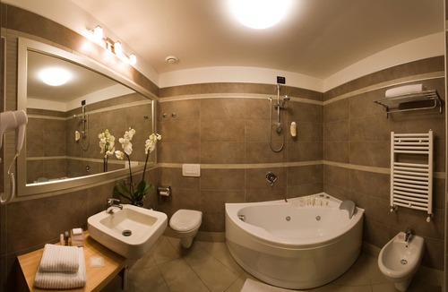 San Donato-San Vitale Hotel | Hotel Cosmopolitan Bologna