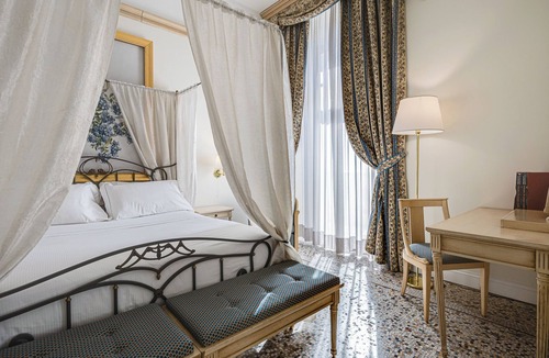Civitavecchia Hotel | Hotel de La Ville