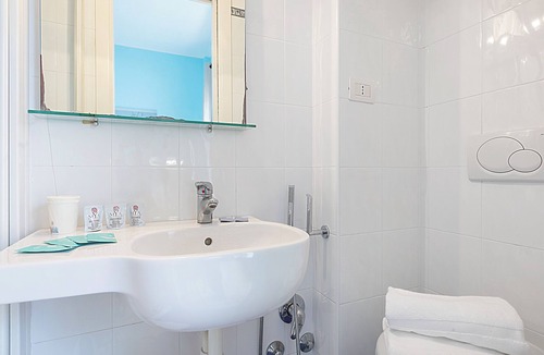 Laigueglia Hotel | Hotel Del Golfo 60, Laigueglia, Italy
