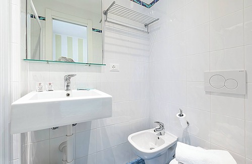 Laigueglia Hotel | Hotel Del Golfo 61, Laigueglia, Italy
