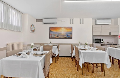 Laigueglia Hotel | Hotel Del Golfo 68, Laigueglia, Italy