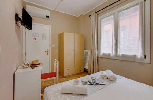 Laigueglia Hotel | Hotel Del Golfo 72, Laigueglia, Italy