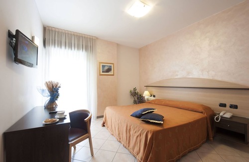 Roccacasale Hotel | Hotel Le Ginestre