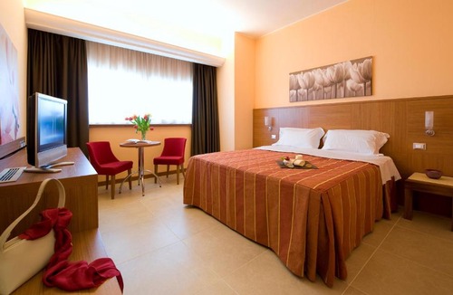Marina di Citta Sant'Angelo Hotel | Hotel Miramare