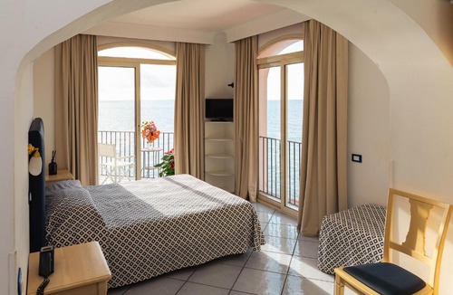 Ventotene Hotel | Hotel Villa Iulia